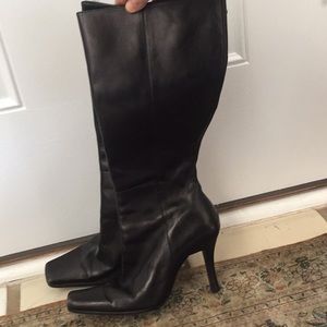 Black leather boots with heel